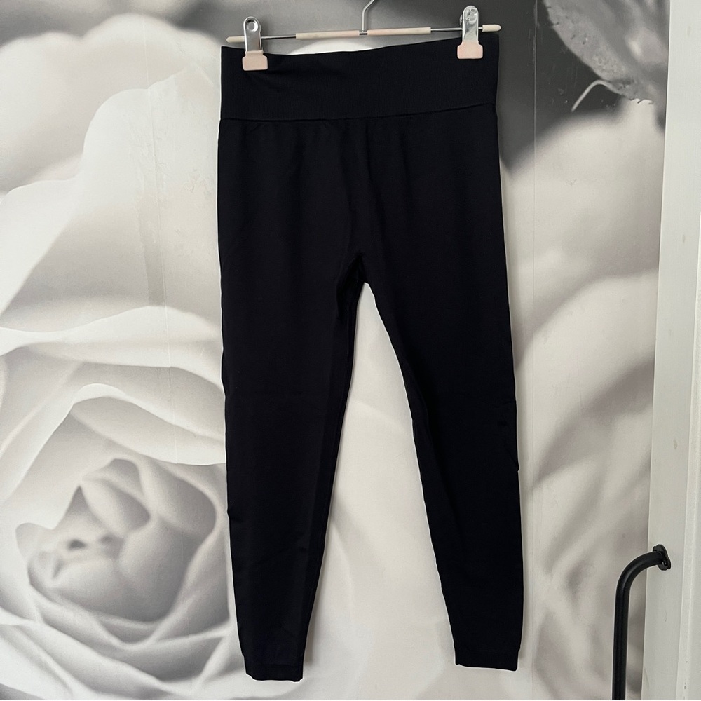 Knix Black leggings NWOT size large.